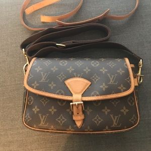 Louis Vuitton Sologne